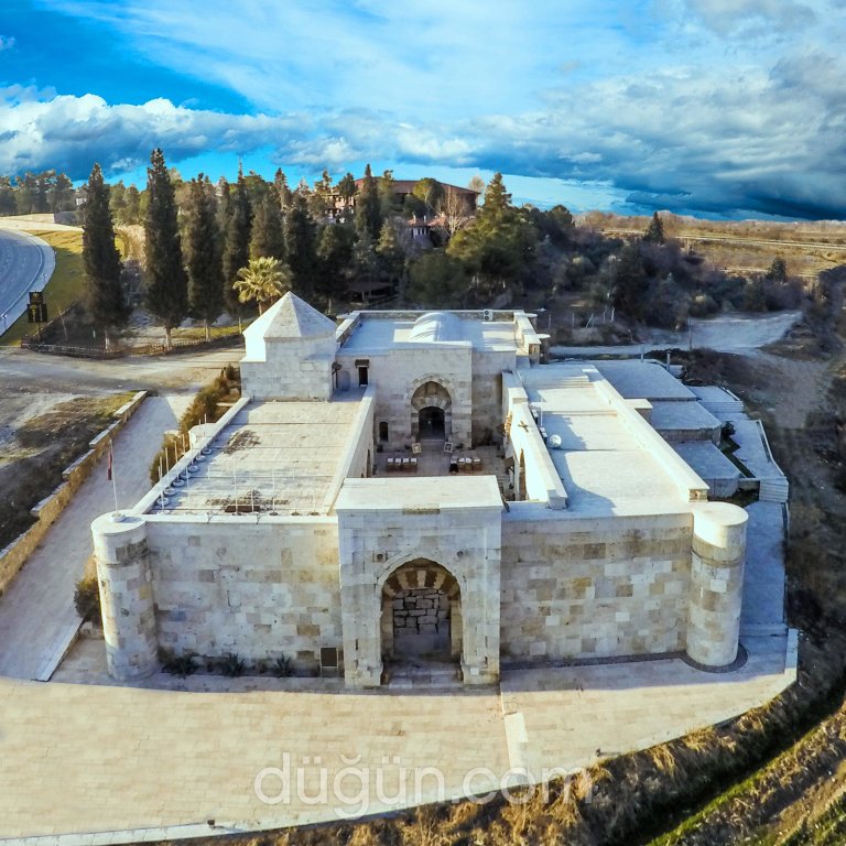 Akhan Kervansarayı Tarihi ve Mimarisi